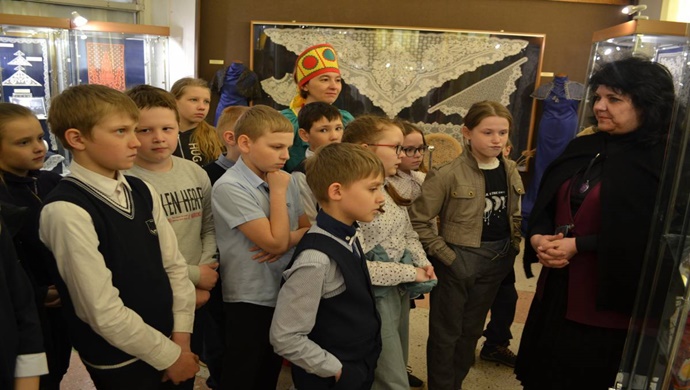 В Кирове «Единая Россия» организовала для школьников экскурсию в музейно-выставочный центр «Диорама»