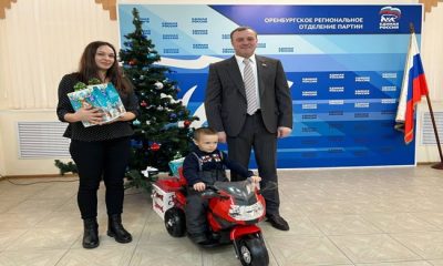 Ноутбуки, смартфоны, электромотоцикл: депутаты Госдумы исполнили детские новогодние мечты