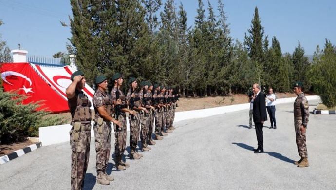 Cumhurbaşkanı Ersin Tatar, Polis Genel Müdürlüğü’ne bağlı Polis Özel Harekatı ziyaret etti