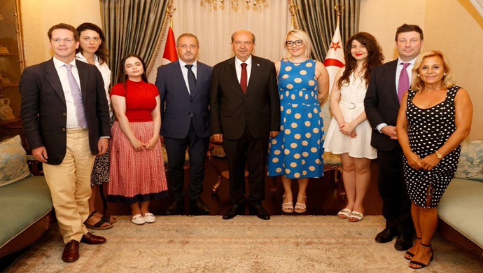 Cumhurbaşkanı Ersin Tatar, İngiliz gazetecileri kabul etti