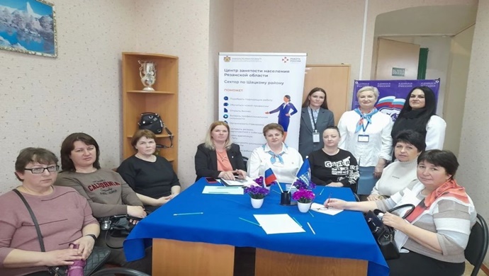 Ryazan bölgesinde, Birleşik Rusya üyeleri kadınlar için bir öz tanıtım semineri düzenledi